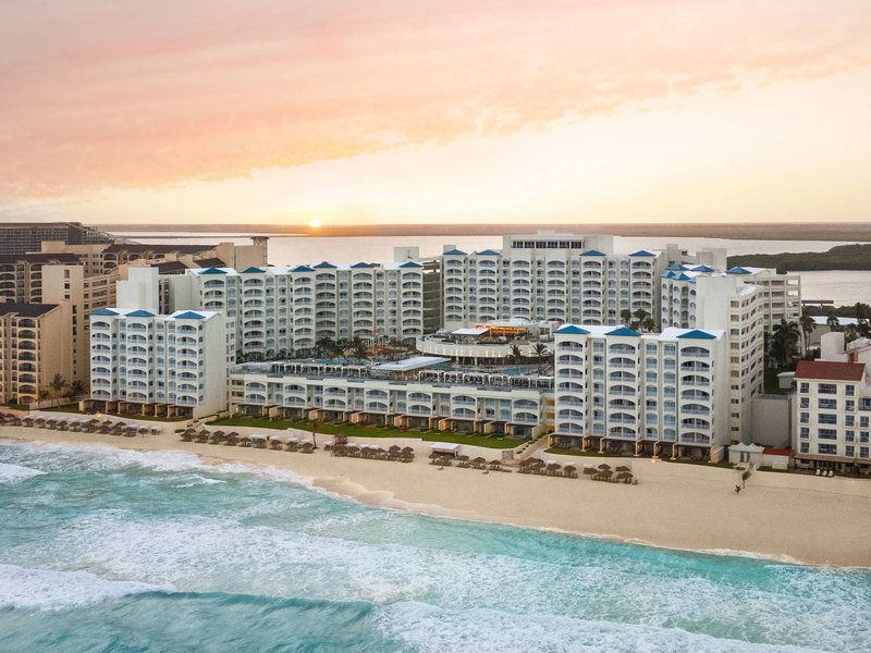 Hilton Cancun Mar Caribe All-Inclusive Resort 14