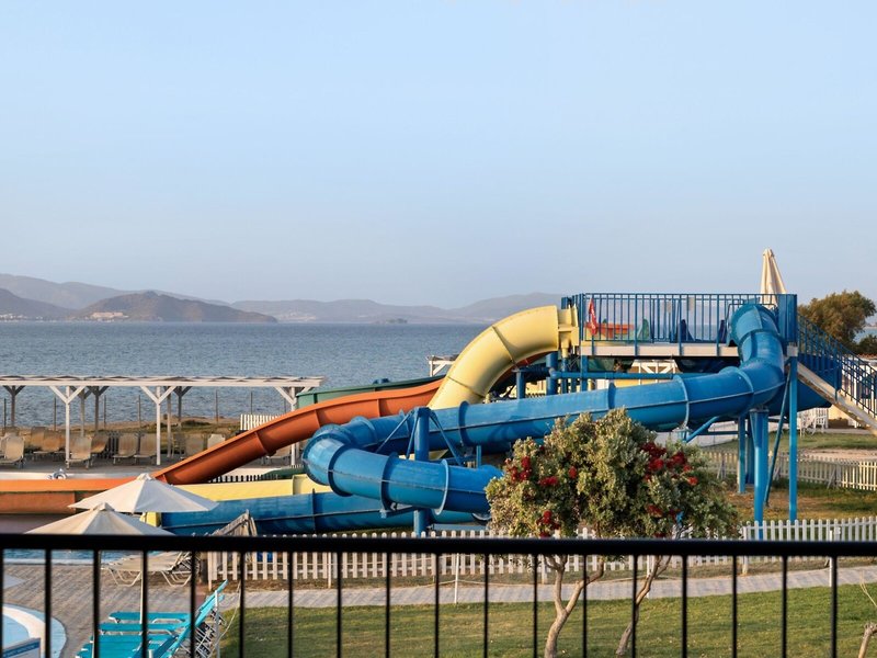 White Olive Marine Aquapark 39