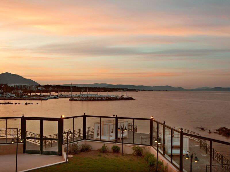 Ramada Attica Riviera 8