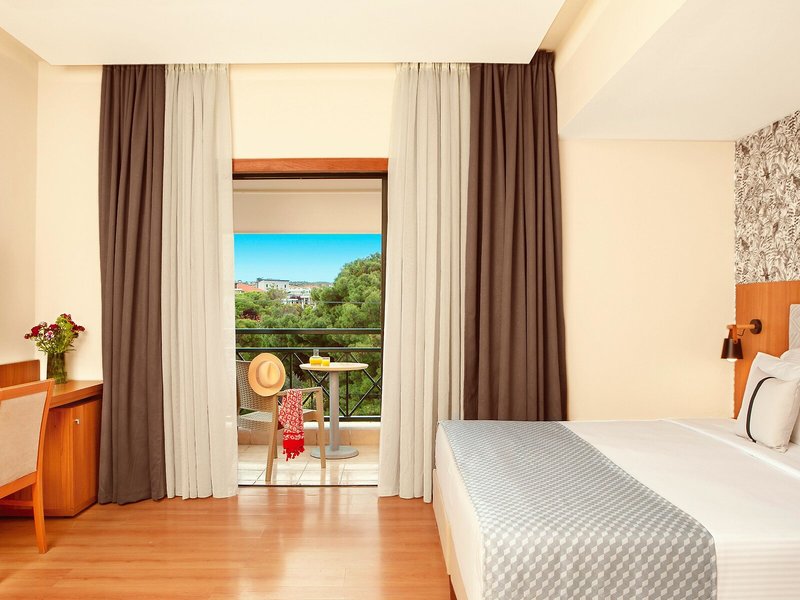 Ramada Attica Riviera 40