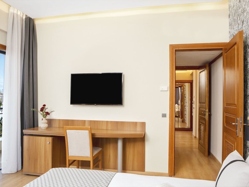 Ramada Attica Riviera 48