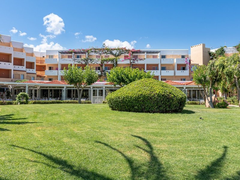 Anissa Beach & Village 5
