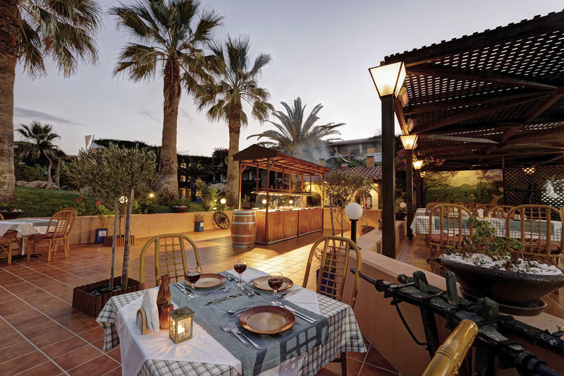 Anissa Beach & Village 8