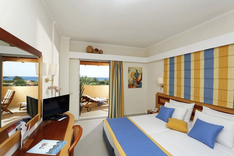 Anissa Beach & Village 13