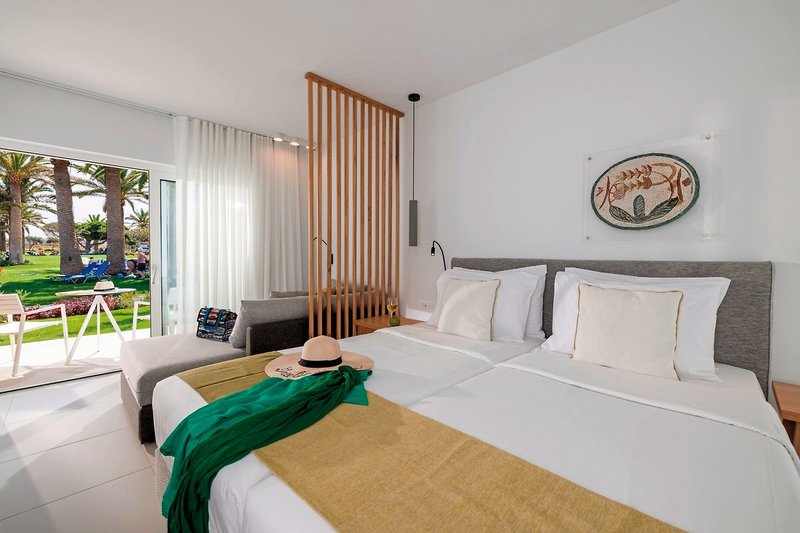 Anissa Beach & Village 12