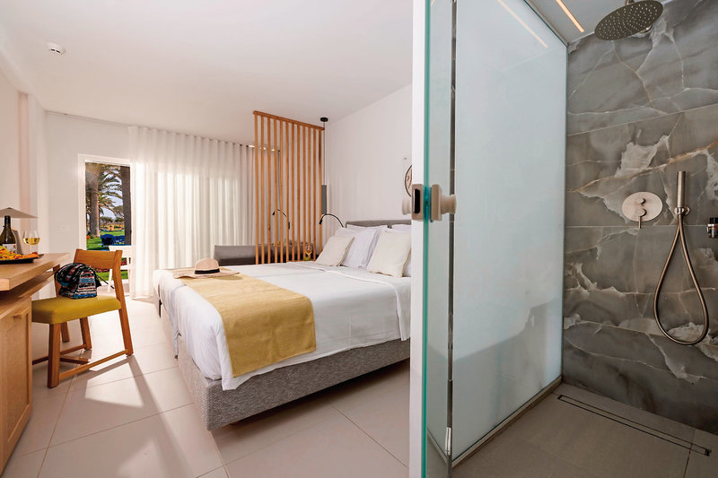 Anissa Beach & Village 14