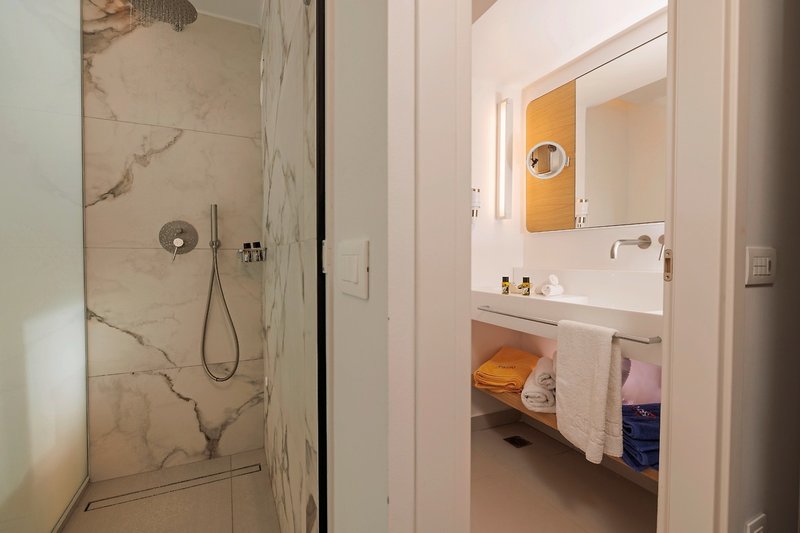 Anissa Beach & Village 21