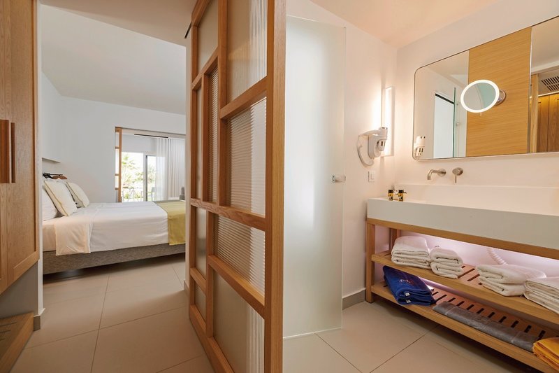 Anissa Beach & Village 33