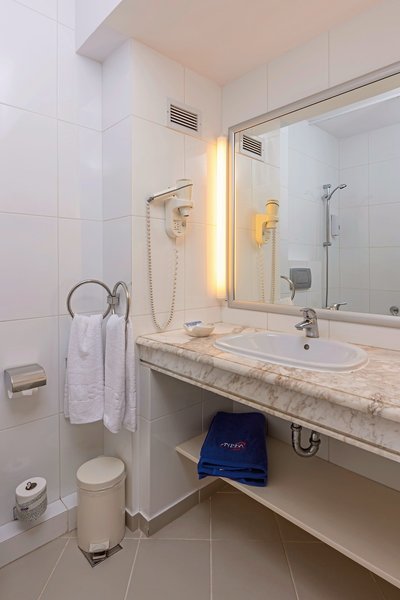 Anissa Beach & Village 34