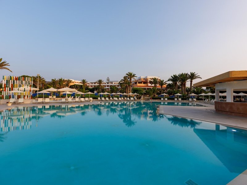 Anissa Beach & Village 11