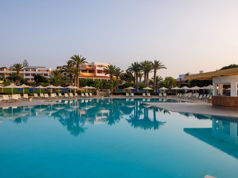 Anissa Beach & Village 12