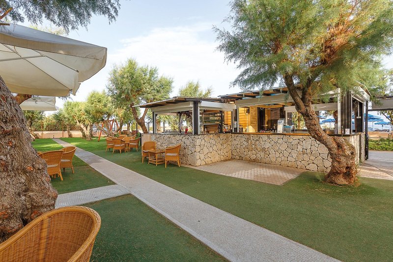 Anissa Beach & Village 18