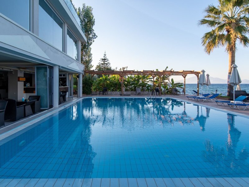Belussi Beach Hotel 8