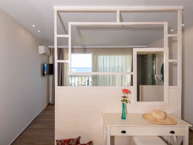 Belussi Beach Hotel 30