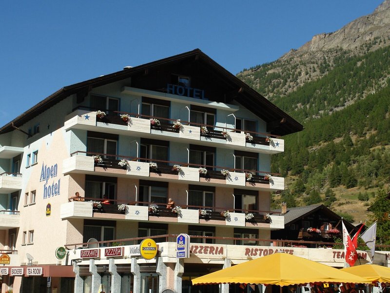 Swiss Budget Alpenhotel Täsch 4