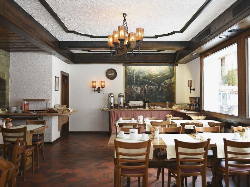 Swiss Budget Alpenhotel Täsch 13