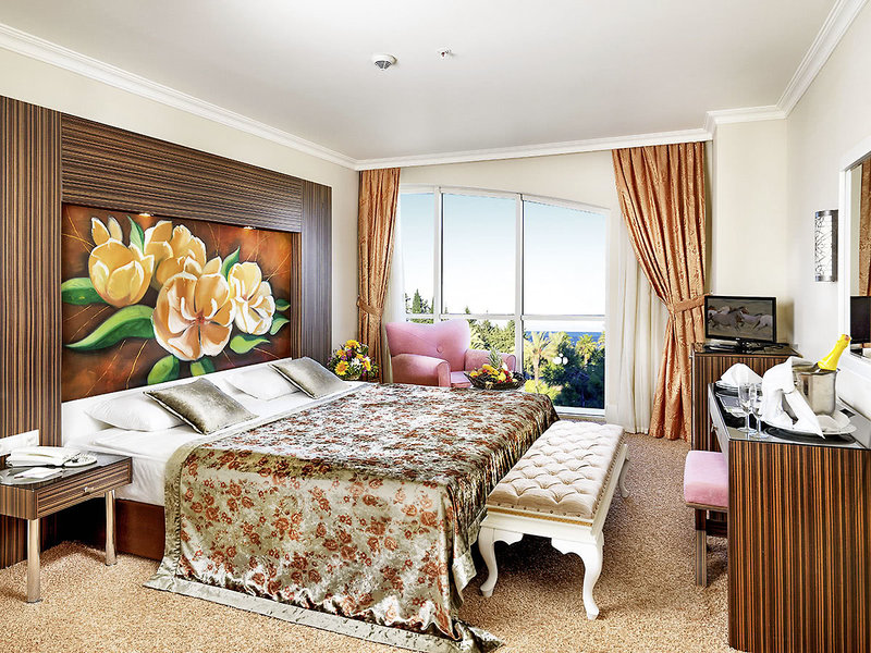 Crystal Deluxe Resort & Spa 2