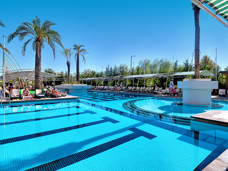 Crystal Deluxe Resort & Spa 3