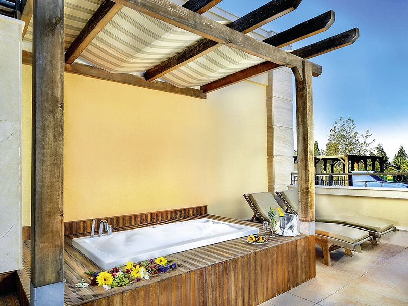 Crystal Deluxe Resort & Spa 8