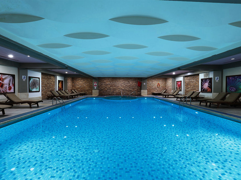 Crystal Deluxe Resort & Spa 11