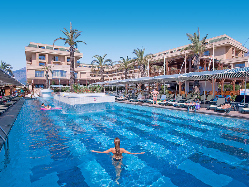 Crystal Deluxe Resort & Spa 13