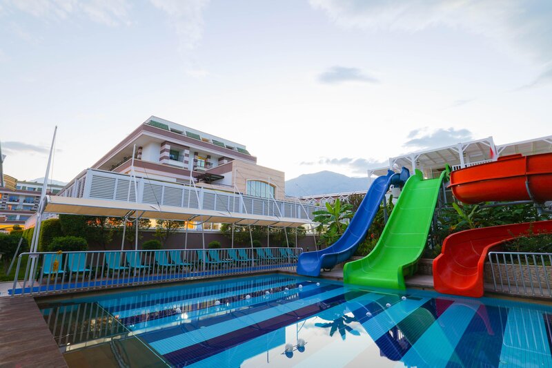 Crystal Deluxe Resort & Spa 28