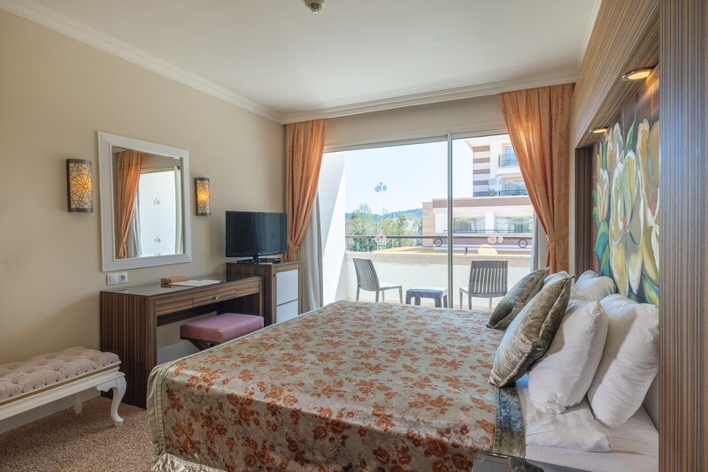 Crystal Deluxe Resort & Spa 41