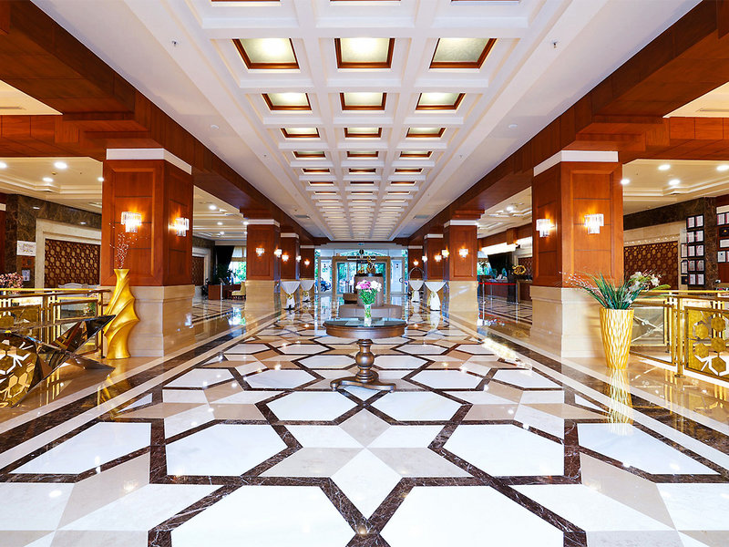 Crystal Deluxe Resort & Spa 14