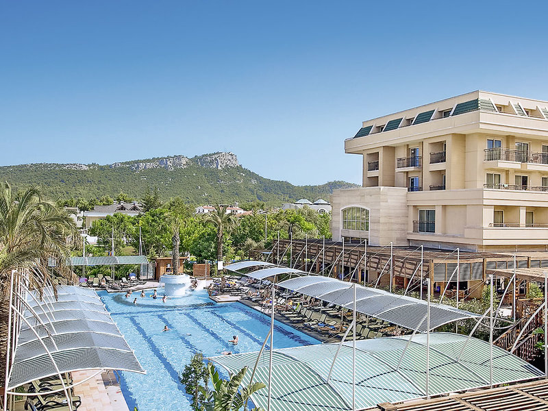 Crystal Deluxe Resort & Spa 22