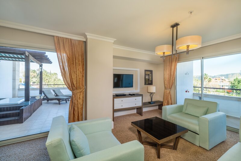 Crystal Deluxe Resort & Spa 38