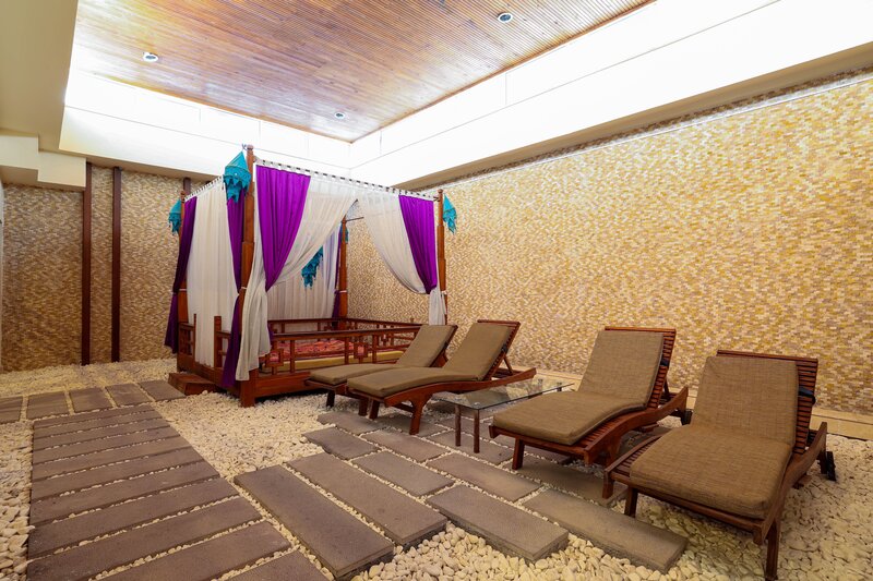 Crystal Deluxe Resort & Spa 89