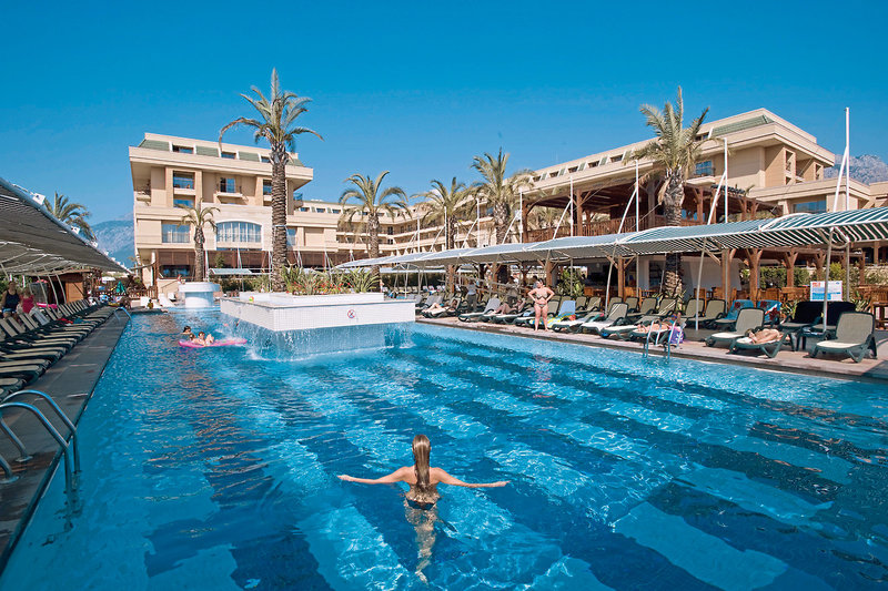 Crystal Deluxe Resort & Spa 1