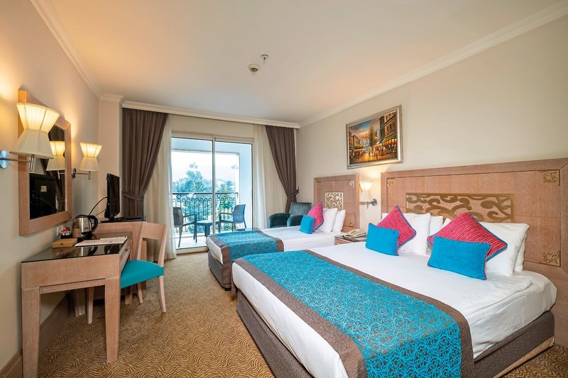 Crystal Deluxe Resort & Spa 3