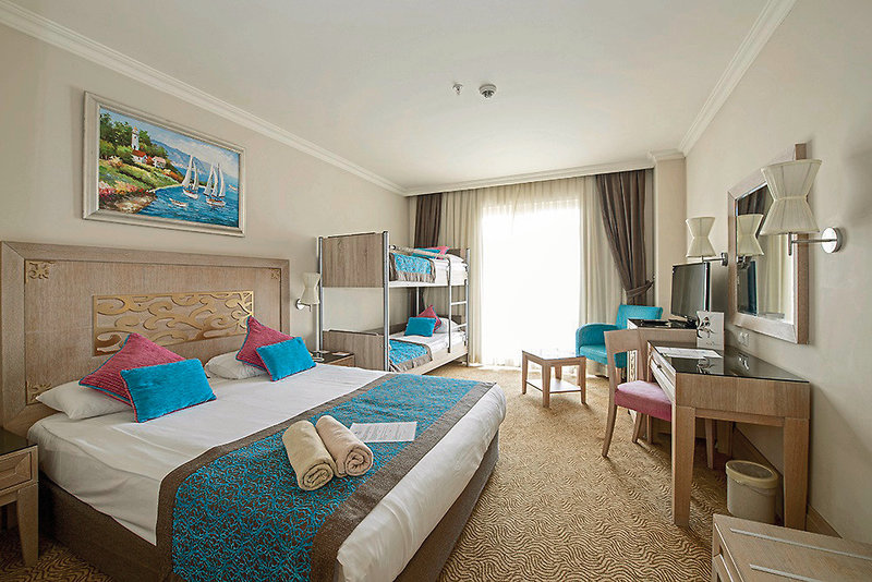 Crystal Deluxe Resort & Spa 8