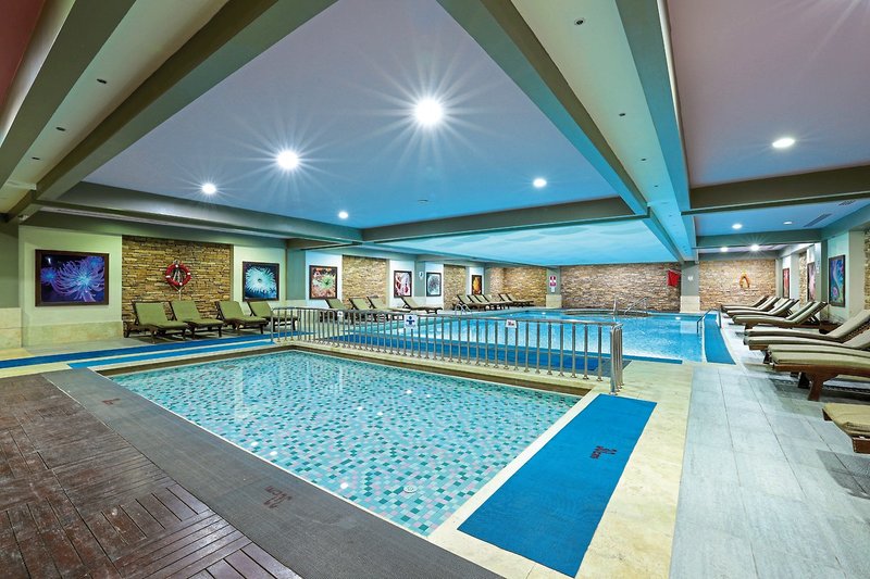 Crystal Deluxe Resort & Spa 14