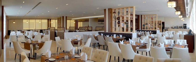 Two Seasons Hotel & Apartments  14