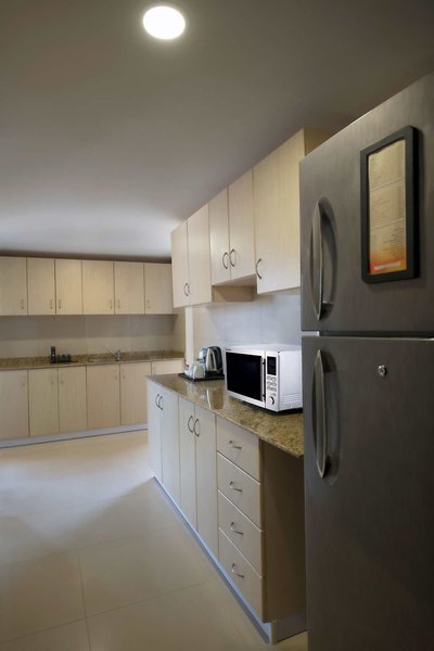 Two Seasons Hotel & Apartments  26