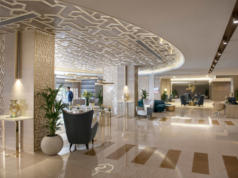 Two Seasons Hotel & Apartments  4