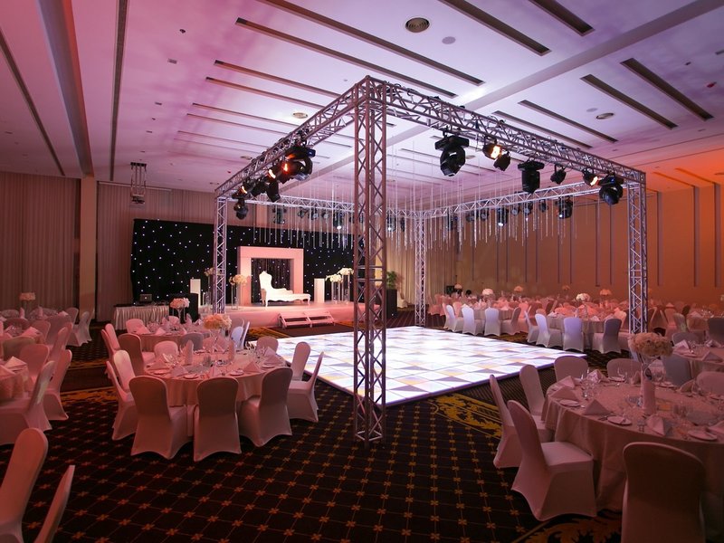 Two Seasons Hotel & Apartments  5