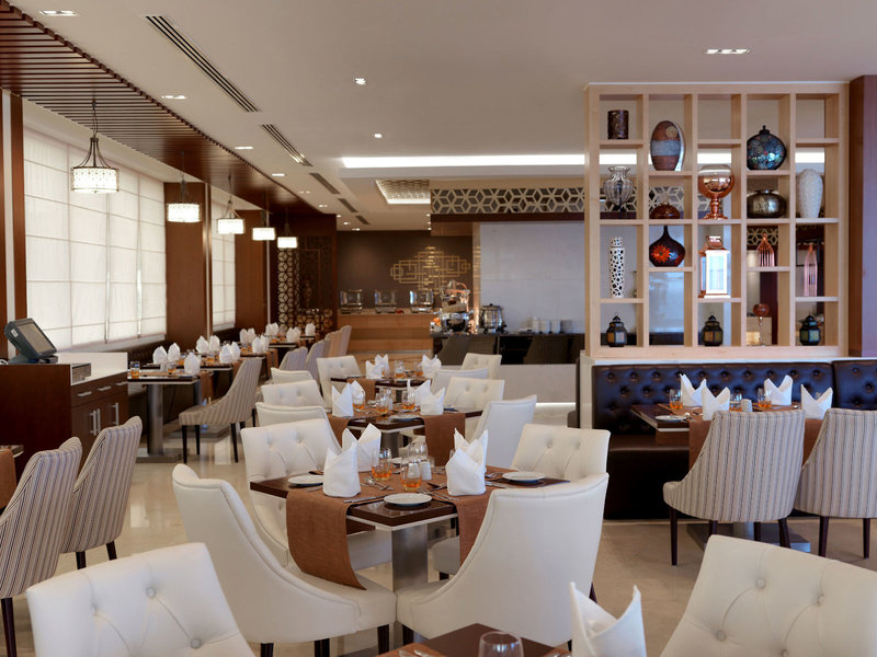 Two Seasons Hotel & Apartments  10