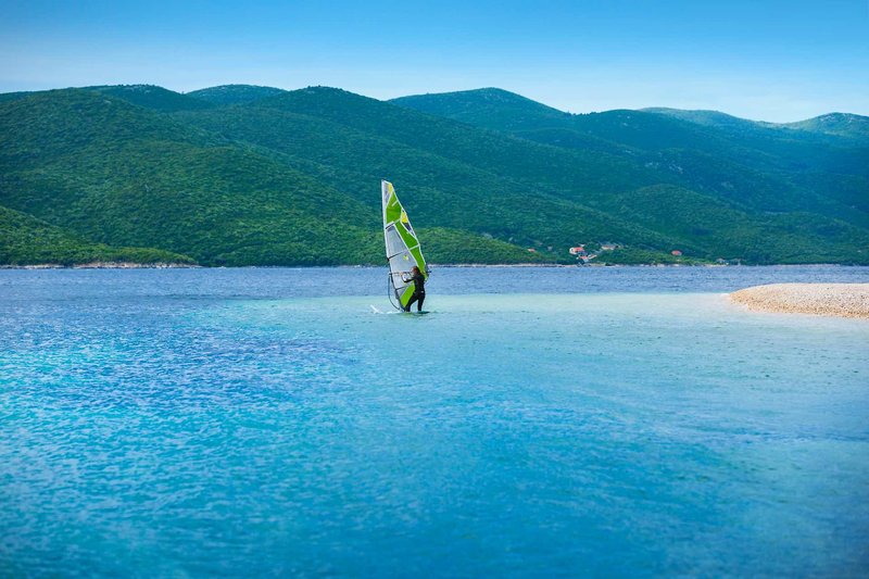 Aminess Grand Azur 12