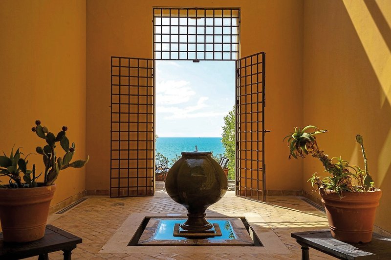 Falconara Charming House & Resort 9