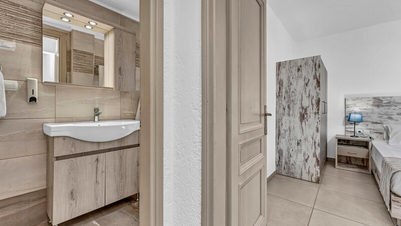 Evina Rooms & Suites 20