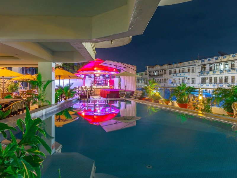 Hotel Sapphire 7