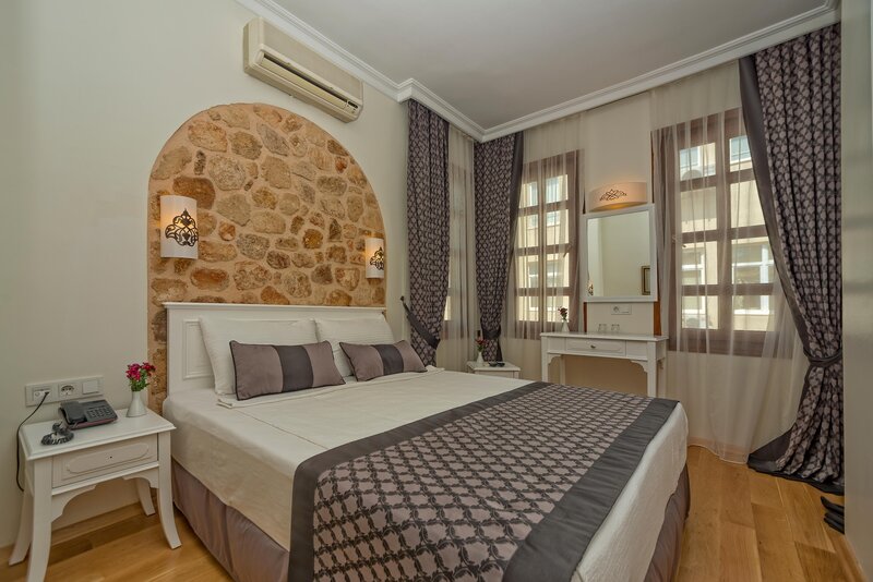 Argos Hotel 4