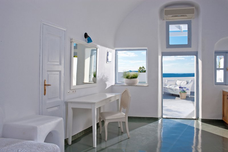 Cliff Side Suites 18