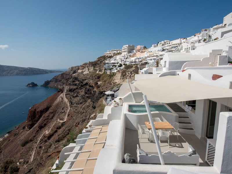 La Perla Villas & Suites 6