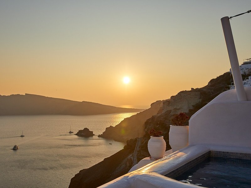 La Perla Villas & Suites 8