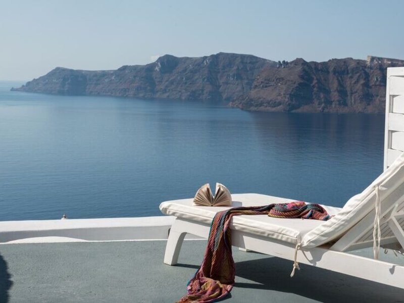 La Perla Villas & Suites 9