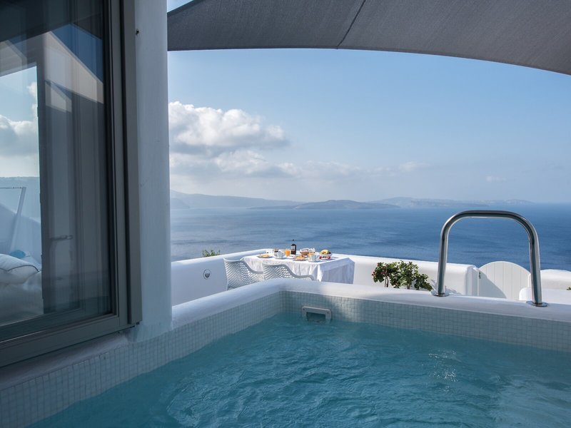 La Perla Villas & Suites 14